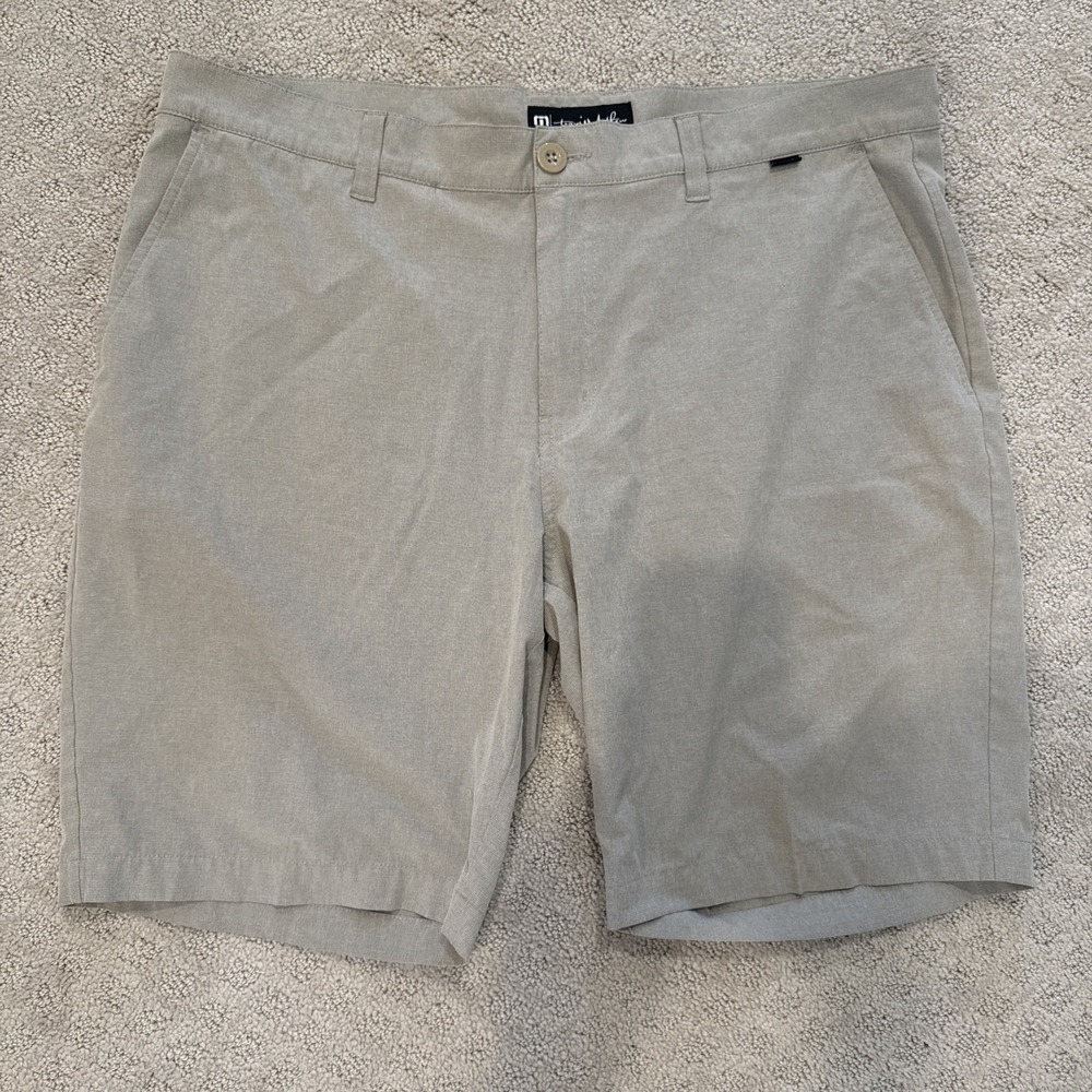 Travis Mathew Shorts Men 38 Tan Golf Chino Stretch Shorts 9" Slash Pockets